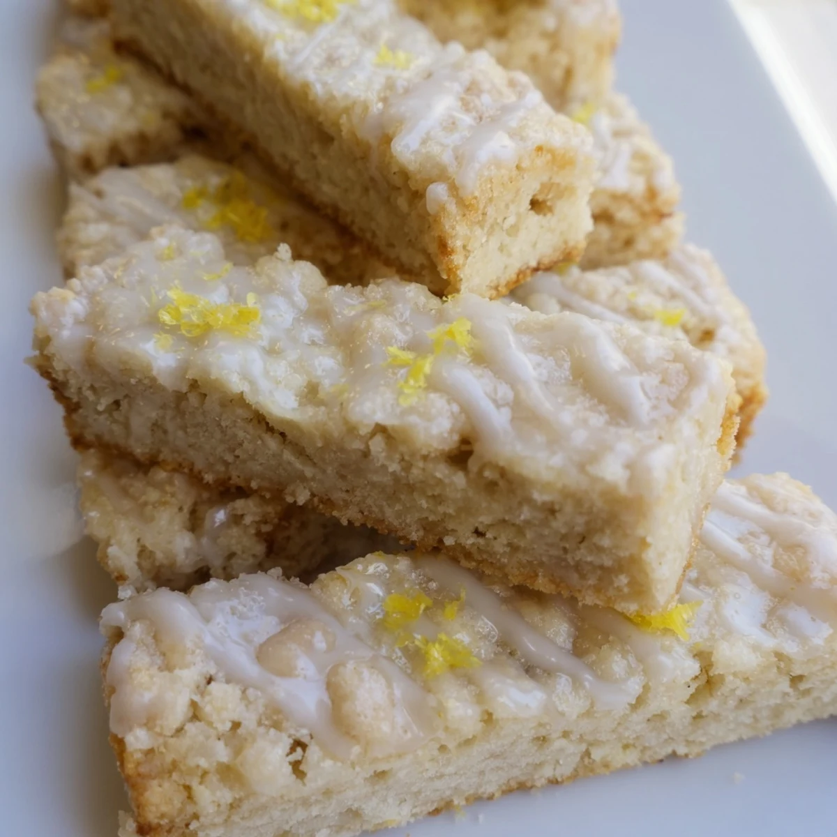 Barras de polvorón con cava y soda, un postre festivo y crujiente.  