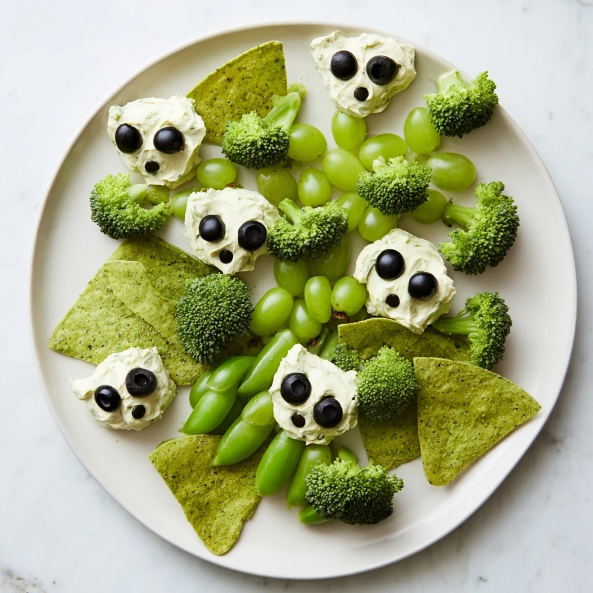 Snacks verdes divertidos y crujientes