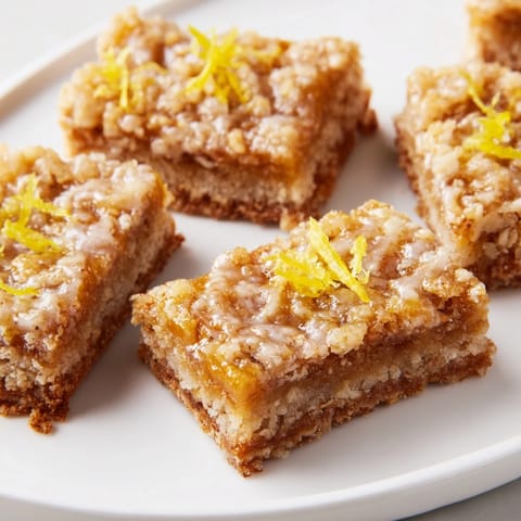 Deliciosas y mantecosas barras de polvorón, adornadas con glaseado de soda.  