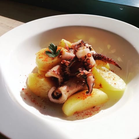 Pulpo gallega con pimentón dorado