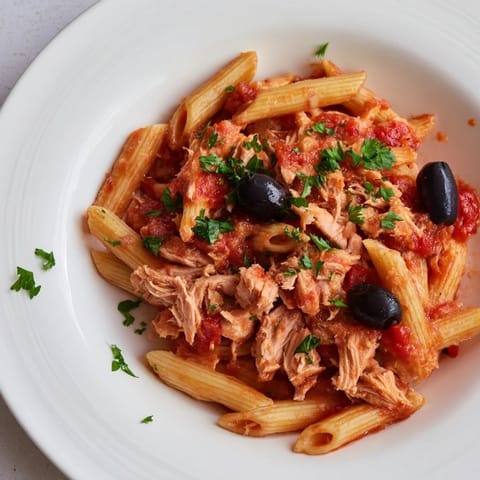 Pasta con atún y tomate