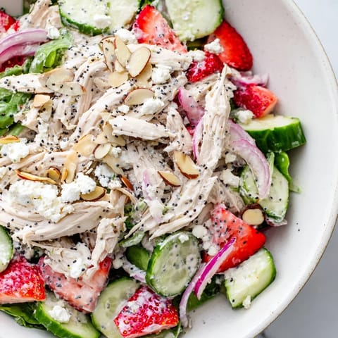 Ensalada pollo fresas semillas